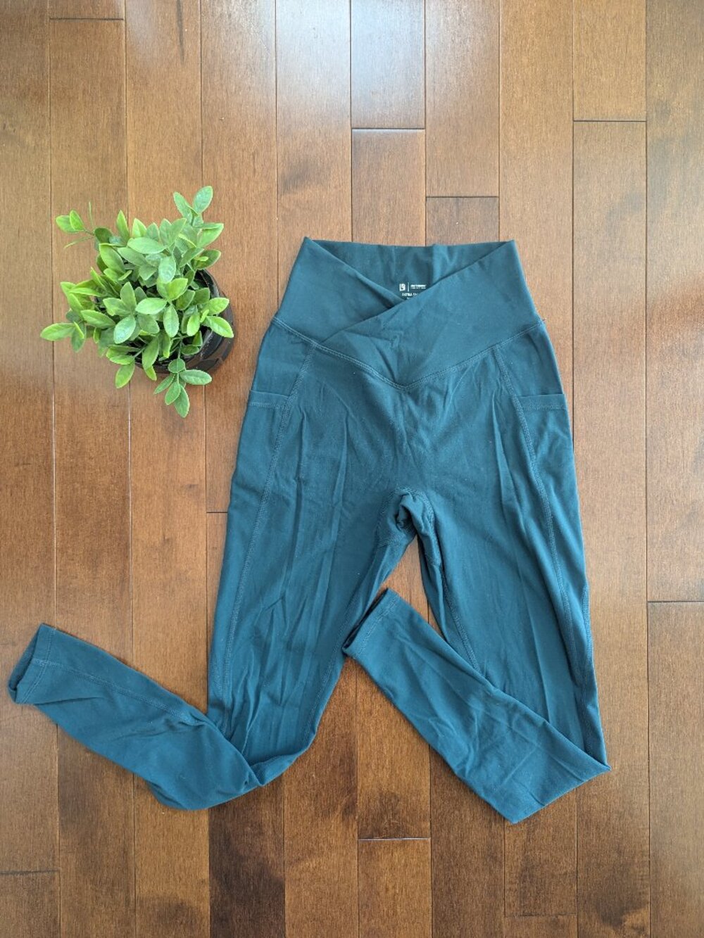 4/$25 BUFF BUNNY CROSSOVER LEGGINGS